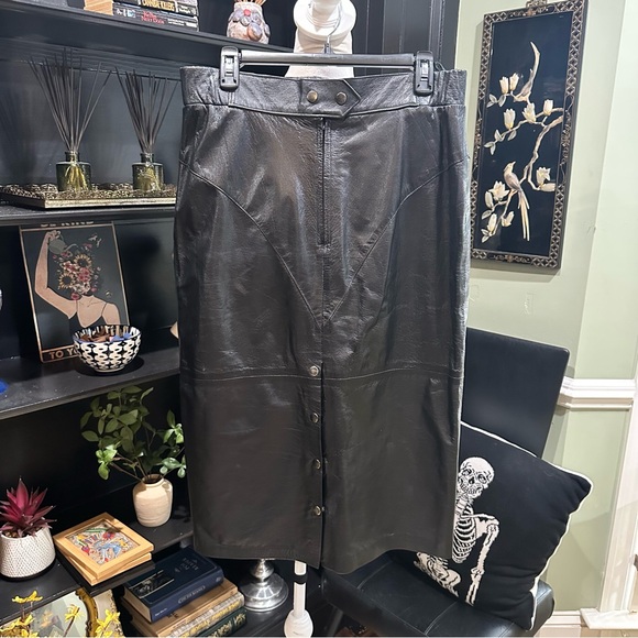 Vintage-Inspired Black Textured Button-Front Pencil Skirt Size 6-8